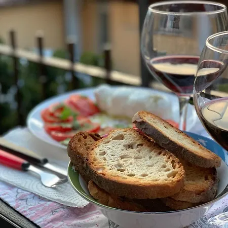 In Piazzetta Puegnago